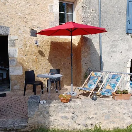 Auralite - Le Triangle D'emeraude Holiday home *